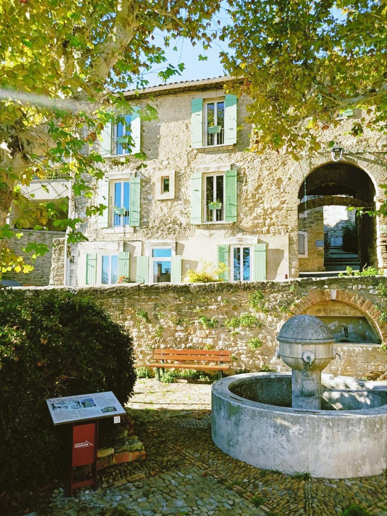 L'Appartement De L'Arche Chateauneuf-de-Gadagne Exterior photo
